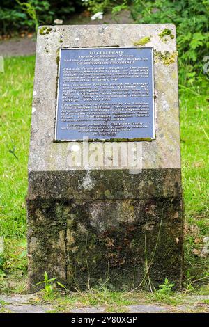 Eine Gedenktafel zum Gedenken an Christine Vernon und alle, die an Destination Froghall, Froghall Wharf, Caldon Canal, Froghall, Stoke, Staffordshire Stockfoto