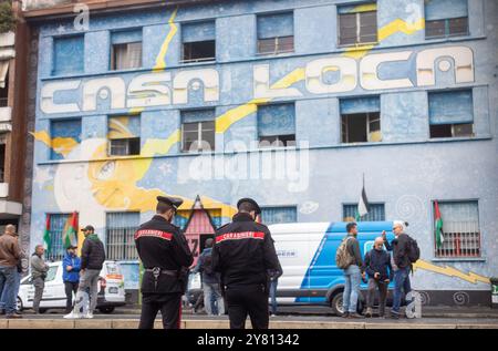 Mailand, Italien. Oktober 2024. Sgombero della Casa Loca di Viale Sarca 183 occupata dopo l'Incendio dello stabilimento di Via Cesalpino - Milano, Italia - Mercoled&#xec;, 2 Ottobre 2024 (Foto Stefano Porta/LaPresse) Räumung der Casa Loca in Viale Sarca 183 besetzt nach dem Brand in der Fabrik in Via Cesalpino - Mailand, Italien - Dienstag, 2. Oktober 2024 (Foto Stefano Porta/Laamy News) Stockfoto