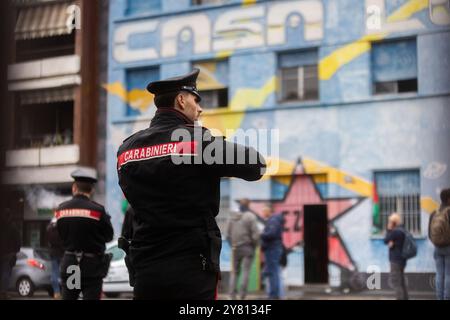 Mailand, Italien. Oktober 2024. Sgombero della Casa Loca di Viale Sarca 183 occupata dopo l'Incendio dello stabilimento di Via Cesalpino - Milano, Italia - Mercoled&#xec;, 2 Ottobre 2024 (Foto Stefano Porta/LaPresse) Räumung der Casa Loca in Viale Sarca 183 besetzt nach dem Brand in der Fabrik in Via Cesalpino - Mailand, Italien - Dienstag, 2. Oktober 2024 (Foto Stefano Porta/Laamy News) Stockfoto