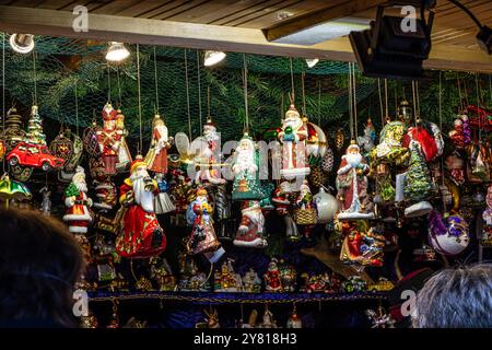 Weihnachtsmarkt am Chinesischen Turm in München, Bayern, Deutschland in Europa Stockfoto