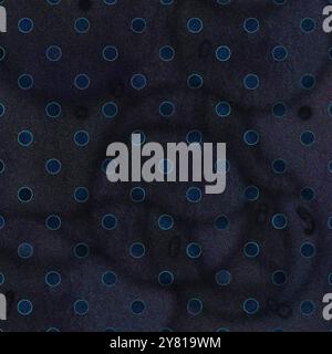 Abstraktes Grunge-Netz in Kreisen auf blauem Hintergrund Stockfoto
