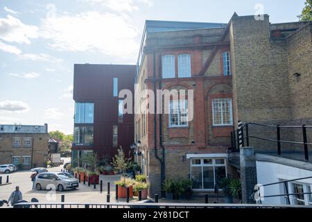 LONDON, 13. SEPTEMBER 2024: Kennington Park Business Centre an der Brixton Road im Südwesten Londons Stockfoto