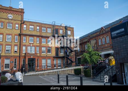 LONDON, 13. SEPTEMBER 2024: Kennington Park Business Centre an der Brixton Road im Südwesten Londons Stockfoto