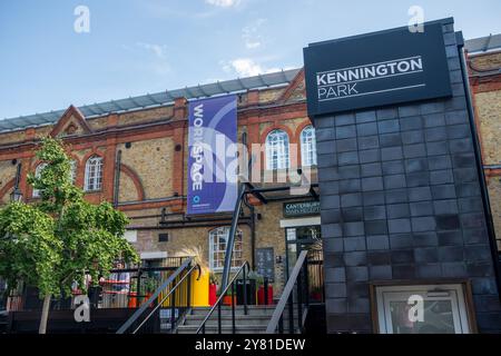 LONDON, 13. SEPTEMBER 2024: Kennington Park Business Centre an der Brixton Road im Südwesten Londons Stockfoto