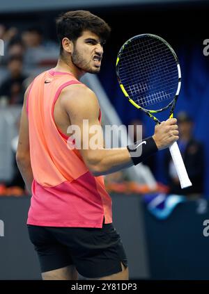 Peking, China. Oktober 2024. Carlos Alcaraz aus Spanien feiert während des Men's Singles Final zwischen Jannik Sinner aus Italien und Carlos Alcaraz aus Spanien beim Tennis-Turnier der China Open 2024 in Peking, Hauptstadt Chinas, am 2. Oktober 2024. Quelle: Wang Lili/Xinhua/Alamy Live News Stockfoto