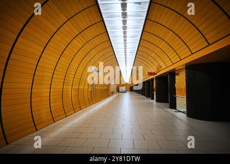 München, Deutschland - 18. April 2024: U-Bahn-Station Marienplatz Stockfoto