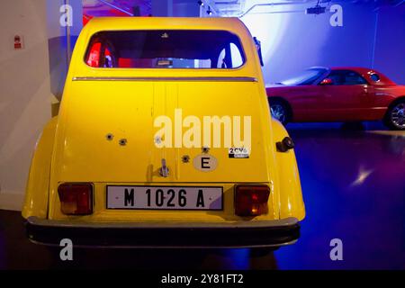 Nur für Ihre Augen 1981 - Citroën 2CV 1981. Bond in Motion Ausstellung, London Film Museum, Covent Garden, London, England. Stockfoto