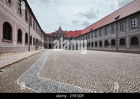 München, Deutschland - 18. April 2024: Der Innenhof der Münchner Residenz, einem Königspalast im Zentrum Münchens Stockfoto