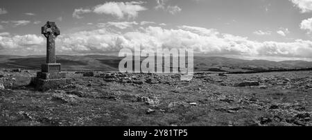 Beacon Hill Cross Monument zum Jubiläum von Königin Victoria, in der Nähe von Orton Scar in der Landschaft von Cumbrian. Stockfoto