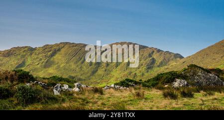 Knocknagallaun Mountain in der Slieve Miskish Range auf der Beara Peninsula, Irland, von Nordosten bei Caherkeem, Beara Peninsula, Irland Stockfoto