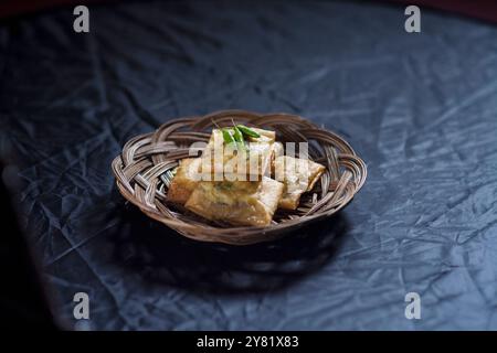 Indonesisches Essen Martabak Telor Stockfoto