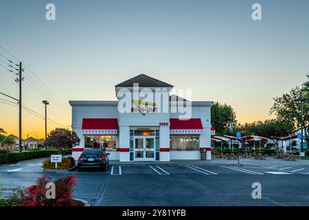 Ein in n Out Burger Restaurant am frühen Morgen in Modesto, Kalifornien, USA Stockfoto