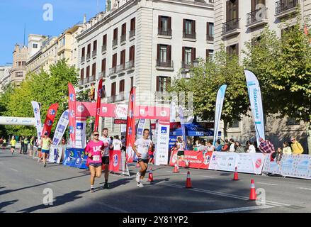 Kostenpflichtiges Abonnement für das Straßenrennen für die Kampagne Ponle Freno der Medienfirma Atresmedia Santander Cantabria Spanien Stockfoto