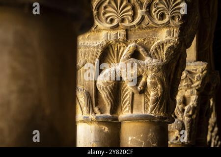 Tänzer mit lockeren Haaren, romanische Hauptstadt im Kreuzgang, Kloster San Pedro el Viejo, Huesca, Aragon Gemeinde, Spanien Stockfoto