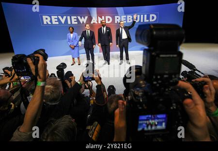 Birmingham, Großbritannien. Oktober 2024. Image © lizenziert für Parsons Media. 02/10/2024. Birmingham, Großbritannien. Tom Tugendhat Abgeordneter nimmt an der Konservativen Parteikonferenz 2024 Teil. ICC. Tom Tugendhat Abgeordneter, Führung der Konservativen Partei hoffnungsvoll nach seiner Rede auf der Konservativen Partei Konferenz 2024 im International Convention Centre in Birmingham. Foto von Ryan Jenkinson/Parsons Media Credit: andrew parsons/Alamy Live News Stockfoto