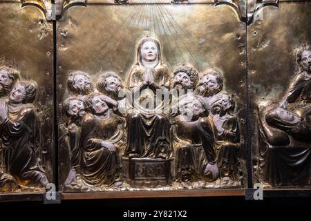 himmelfahrt der Jungfrau, Altar von Santa Maria de Salas, polychrom vergoldetes und lackiertes Silber, um 1366, Diözesanmuseum Huesca, Aragon Commun Stockfoto