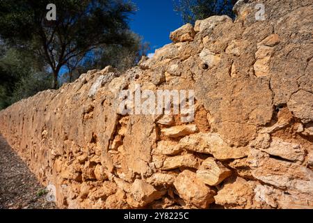 Mörtelwand, Erde und Steine, Llucmajor, Mallorca, Balearen, Spanien Stockfoto