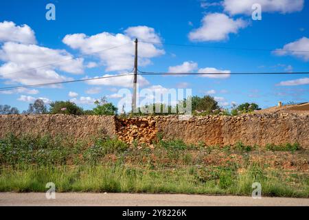 Mörtelwand, Erde und Steine, Llucmajor, Mallorca, Balearen, Spanien Stockfoto