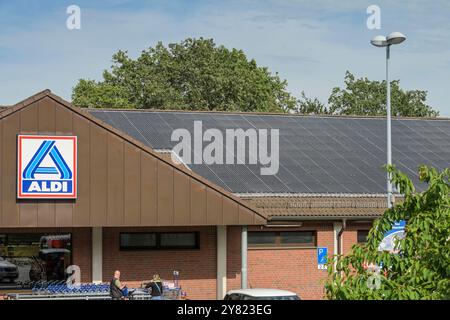 Solardach, Aldi Markt, Fürstenbrunner Weg, Charlottenburg-Wilmersdorf, Berlin, Deutschland Stockfoto