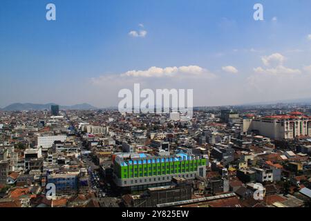 Luftaufnahme von Bandung West Java Indonesien am Tag Stockfoto