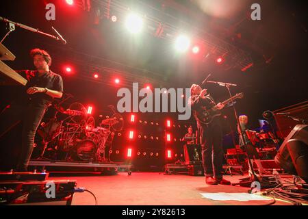 Philadelphia, USA. Oktober 2024. The Midnight tritt am 1. Oktober 2024 in der Franklin Music Hall in Philadelphia, PA auf ihrer CHROM NIGHTS Tour mit Chromeo auf. (Foto: Nick Piacente/SIPA USA) Credit: SIPA USA/Alamy Live News Stockfoto