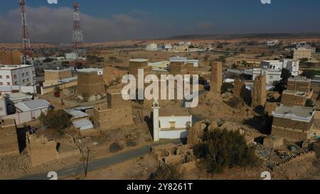 Luftaufnahme von Stein und Lehm Häuser mit Schiefer in al-Khalaf Dorf, Asir Provinz, Sarat Abidah, Saudi-Arabien Stockfoto