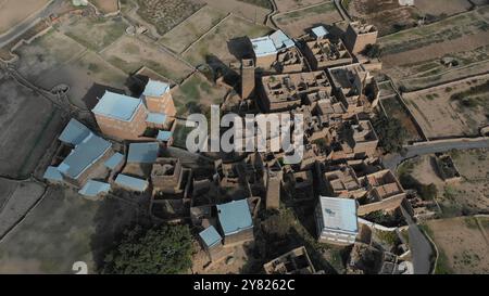 Luftaufnahme von Stein und Lehm Häuser mit Schiefer in al-Khalaf Dorf, Asir Provinz, Sarat Abidah, Saudi-Arabien Stockfoto