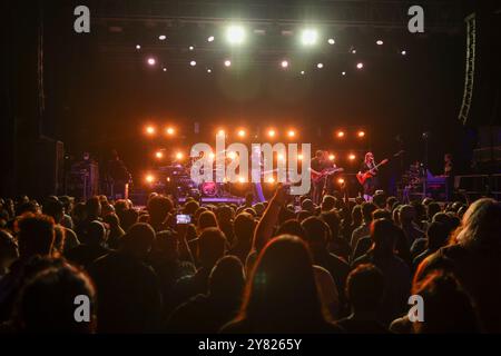 Philadelphia, USA. Oktober 2024. The Midnight tritt am 1. Oktober 2024 in der Franklin Music Hall in Philadelphia auf. Chromeo und The Midnight sind Co-Headliner der North American CHROME NIGHTS Tour. (Foto: Nick Piacente/SIPA USA) Credit: SIPA USA/Alamy Live News Stockfoto