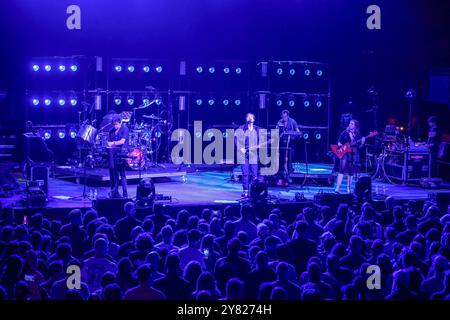 Philadelphia, USA. Oktober 2024. The Midnight tritt am 1. Oktober 2024 in der Franklin Music Hall in Philadelphia auf. Chromeo und The Midnight sind Co-Headliner der North American CHROME NIGHTS Tour. (Foto: Nick Piacente/SIPA USA) Credit: SIPA USA/Alamy Live News Stockfoto