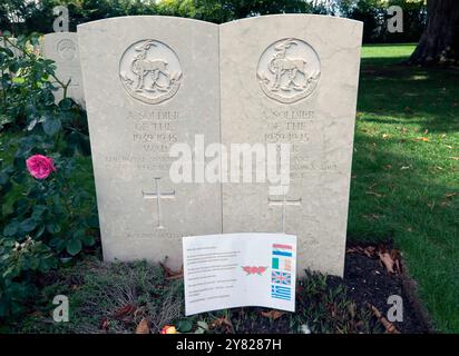 Grab eines unbekannten Soldaten aus dem Royal Yorkshire Regiment, der im Krieg von 1939-45 starb, Bayeux war Cemetery auf dem Boulevard Fabian Ware, Frankreich Stockfoto