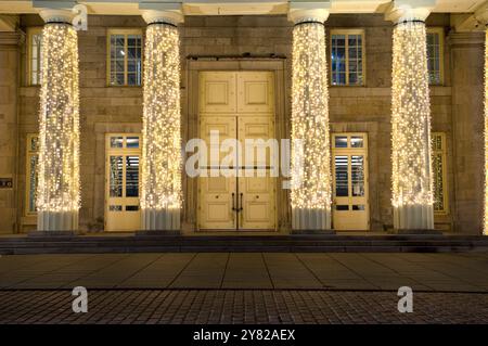 Old Montreal Christmas Lights am Old Building Horizontal Stockfoto