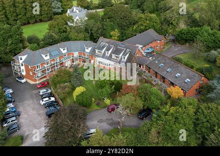 Sidmouth, Großbritannien. Okt. Allgemeine Ansicht des Holmesley Care Home, jetzt umbenannt in Vale View Heights Care Home in Sidford, Devon, wo sieben ältere Bewohner im März/April 2021 an einem Coronavirus starben. Eine Krankenschwester im Pflegeheim weigerte sich, während der Pandemie einen Gesichtsstein zu tragen, weil er glaubte, dass der Ausbruch eine Verschwörung war! Eine Untersuchung der sieben Todesfälle wird in der County Hall in Exeter, devon, durchgeführt und hört Beweise von Mitarbeitern, die mit dem Pflegeheim in Verbindung stehen. Quelle: Mark Passmore/ Alamy Live News Stockfoto