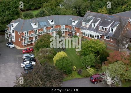 Sidmouth, Großbritannien. Okt. Allgemeine Ansicht des Holmesley Care Home, jetzt umbenannt in Vale View Heights Care Home in Sidford, Devon, wo sieben ältere Bewohner im März/April 2021 an einem Coronavirus starben. Eine Krankenschwester im Pflegeheim weigerte sich, während der Pandemie einen Gesichtsstein zu tragen, weil er glaubte, dass der Ausbruch eine Verschwörung war! Eine Untersuchung der sieben Todesfälle wird in der County Hall in Exeter, devon, durchgeführt und hört Beweise von Mitarbeitern, die mit dem Pflegeheim in Verbindung stehen. Quelle: Mark Passmore/ Alamy Live News Stockfoto