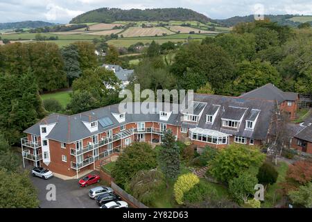 Sidmouth, Großbritannien. Okt. Allgemeine Ansicht des Holmesley Care Home, jetzt umbenannt in Vale View Heights Care Home in Sidford, Devon, wo sieben ältere Bewohner im März/April 2021 an einem Coronavirus starben. Eine Krankenschwester im Pflegeheim weigerte sich, während der Pandemie einen Gesichtsstein zu tragen, weil er glaubte, dass der Ausbruch eine Verschwörung war! Eine Untersuchung der sieben Todesfälle wird in der County Hall in Exeter, devon, durchgeführt und hört Beweise von Mitarbeitern, die mit dem Pflegeheim in Verbindung stehen. Quelle: Mark Passmore/ Alamy Live News Stockfoto