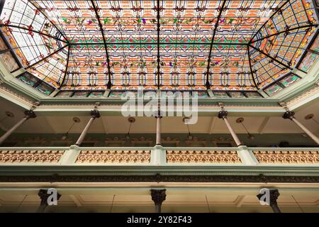 772 prächtiges Interieur im Jugendstilstil eines ehemaligen Textillagers aus dem Jahr 1908 an der Calle Amargura und San Ignacio Street SW Ecke. Havanna-Kuba. Stockfoto