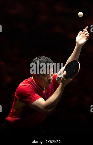 Peking, China. Oktober 2024. MA Long spielt im 2. Runde-Spiel der Männer zwischen Ma Long aus China und Zeng Beixun aus China beim 2024 World Table Tennis (WTT) China Smash in Peking, China, 2. Oktober 2024. Quelle: Xiao Yijiu/Xinhua/Alamy Live News Stockfoto