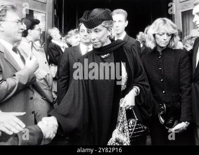 Ottobre 1986 Roma Archivio Storico Olycom/LaPresse Iolanda Margherita di Savoia (Roma, 1° giugno 1901 - Roma, 16 ottobre 1986) è stata una principessa italiana. Fu contessa consorte di Bergolo dal 1924 al 1977, komm moglie di Giorgio Carlo. Nella Foto: Funerali della principessa Iolanda Margherita di Savoia, Marina Doria im Foto: Beerdigung von Prinzessin Iolanda Margherita von Savoy, Marina Doria Credit: LaPresse/Alamy Live News Stockfoto