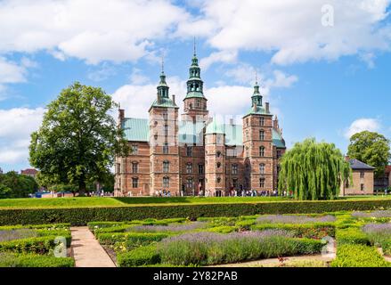 Nordfassade des Schlosses Rosenborg in Kopenhagen, Dänemark, ein Renaissanceschloss, das 1624 für Christian IV., König von Dänemark und Norwegen fertiggestellt wurde. Stockfoto