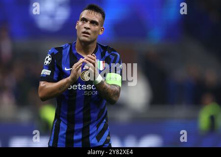 Mailand, Italien. Oktober 2024. Lautaro Martinez vom FC Internazionale feiert am 1. Oktober 2024 im Stadio Giuseppe Meazza das Spiel der UEFA Champions League 2024/25 League Phase MD2 zwischen dem FC Internazionale Milano und FK Crvena Zvezda. Quelle: Marco Canoniero/Alamy Live News Stockfoto