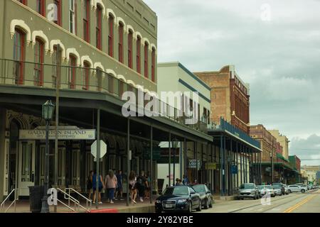 Galveston, Texas, USA - 18. Juni 2024: Von einer Autostraße in der Innenstadt von Galveston Island aus gesehen. Stockfoto