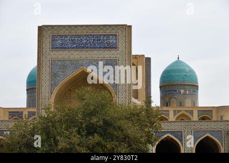 Buchara, Usbekistan - 12. September 2024: Im Innenhof der Kalon-Moschee. Stockfoto