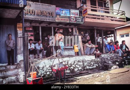 Eine Ladenfront in Java, Indonesien, auf der Straße nach Bandung Stockfoto