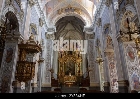 GOTTWEIG, ÖSTERREICH - 30. JULI 2021: Inneres und altair des Klosters Gottweig, Österreich Stockfoto