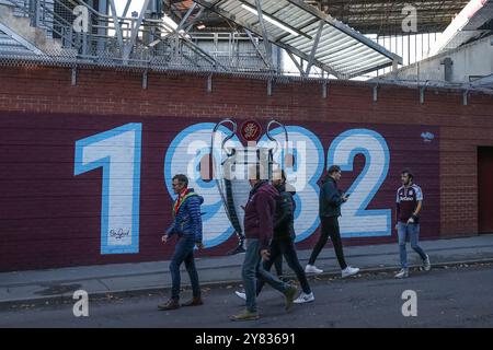 Birmingham, Großbritannien. Oktober 2024. Ein Wandbild, das Aston Villas gewidmet ist, die 1982 beim Spiel der UEFA Champions League den Europapokal gewonnen haben Aston Villa gegen Bayern München im Villa Park, Birmingham, Großbritannien, 2. Oktober 2024 (Foto: Gareth Evans/News Images) Credit: News Images LTD/Alamy Live News Stockfoto