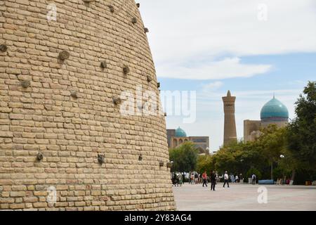 Blick auf den POI Kalyan Komplex und die Arche Buchara ist eine massive Festung in der Stadt Buchara, Usbekistan. Es wurde ursprünglich gebaut und besetzt Stockfoto