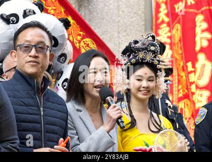 San Francisco, KALIFORNIEN - 14. September 2024: Connie Chan spricht bei der Eröffnungszeremonie des 34. Jährlichen Autumn Moon Festivals. Stockfoto