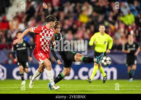 Girona, Spanien. Oktober 2024. Girona - Ladislav Krejci vom FC Girona, Ayase Ueda von Feyenoord in der zweiten Runde des neuen Formats der UEFA Champions League 2024/2025. Das Spiel findet am 2. Oktober 2024 in Girona statt. Credit: Box to Box Pictures/Alamy Live News Stockfoto