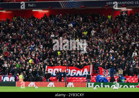 Liverpool, Großbritannien. Oktober 2024. Bologna-Fans kommen vor dem Spiel der UEFA Champions League - League Liverpool gegen Bologna in Anfield, Liverpool, Großbritannien, 2. Oktober 2024 (Foto: Craig Thomas/News Images) Credit: News Images LTD/Alamy Live News Stockfoto