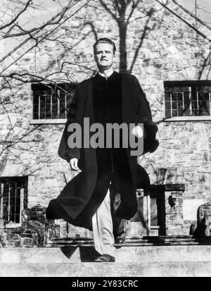 Baptist, US-amerikanischer Evangelist Billy Graham in den frühen 1950er Jahren. Dieses Foto wurde wahrscheinlich am Wheaton College, am oder um den 15. Juni 1951, als Billy Graham (Klasse von 43) sprach zu Beginn Übungen genommen. Stockfoto