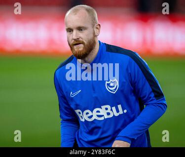 Oktober 2024; Bet365 Stadium, Stoke, Staffordshire, England; EFL Championship Football, Stoke City gegen Portsmouth; Connor Ogilvie aus Portsmouth während des warm Up Stockfoto